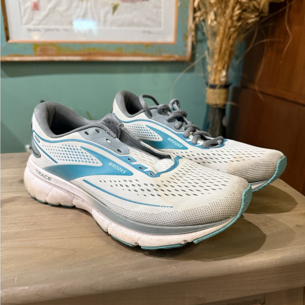 brooks running shoe - woman’s